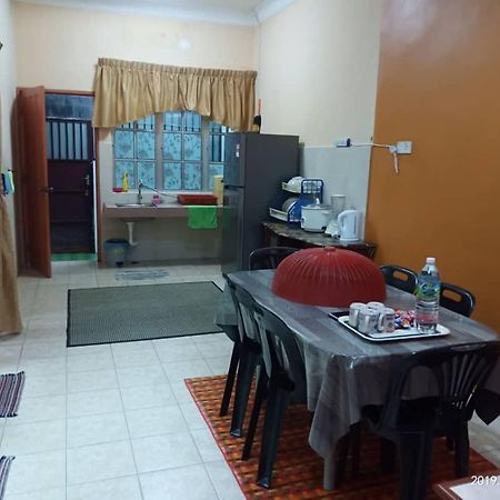 Ammara Homestay Seri Manjung 5 Lumut Exterior foto